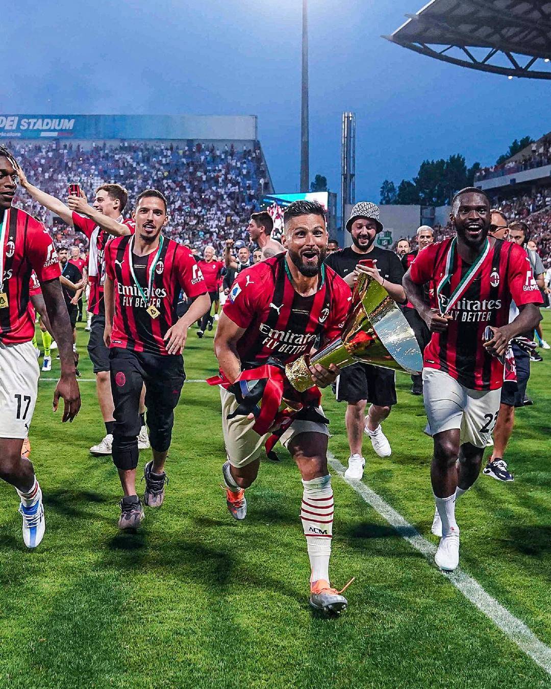 曼晚：芬兰富豪愿意5年5亿美金赞助曼联，助其成为全欧第一（曼晚：芬兰富豪拟五年投入5亿美元赞助曼联，助其冲击欧洲第一）