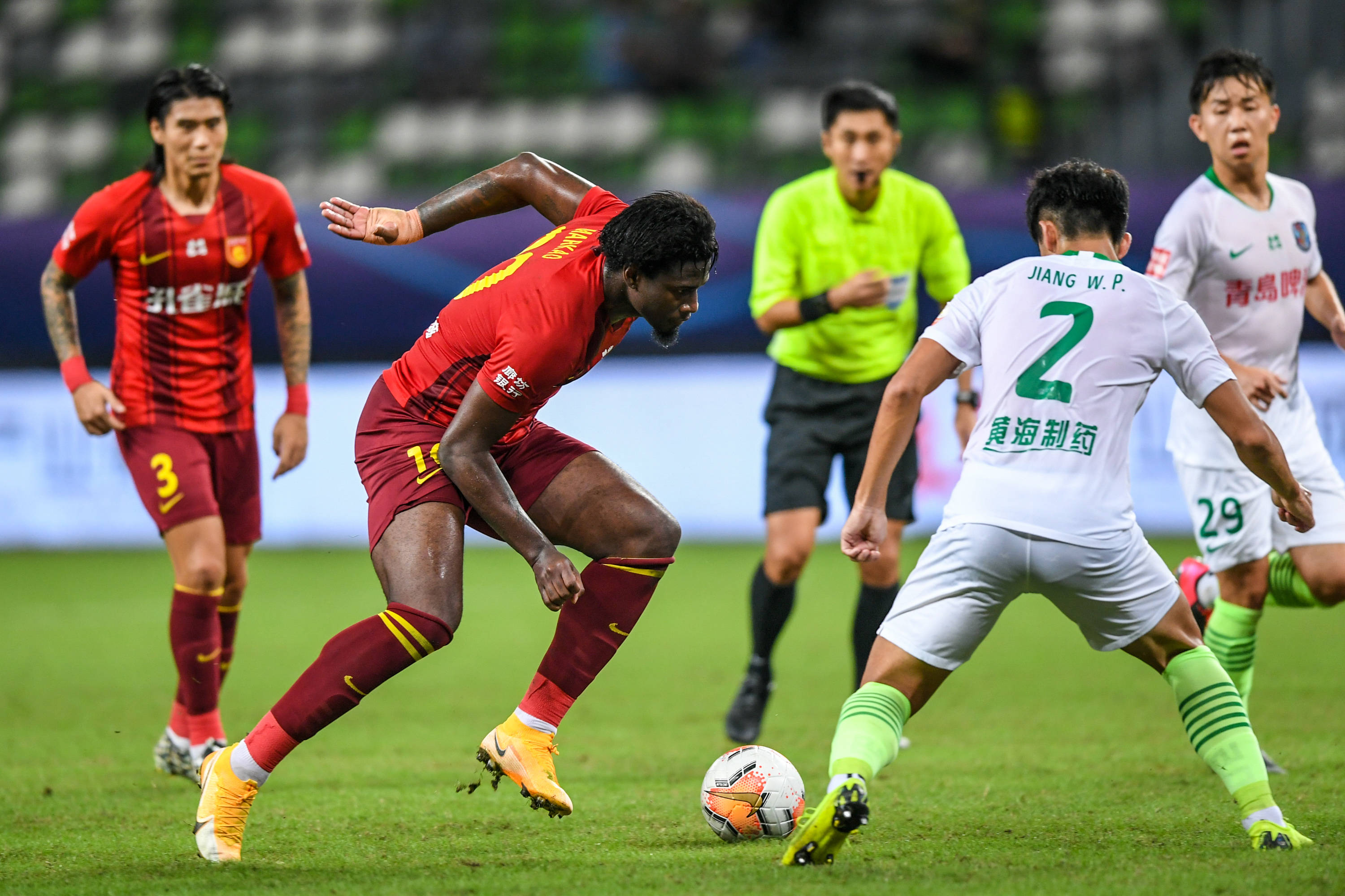 阿尔及利亚vs苏丹首发：马赫雷斯领衔！小齐达内、曼迪在列（阿尔及利亚战苏丹首发公布：马赫雷斯挂帅，小齐达内、曼迪入选）